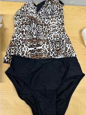 Womens Size Small Leopard Cheetah Print Tankini Top with Black Bottoms Bikini